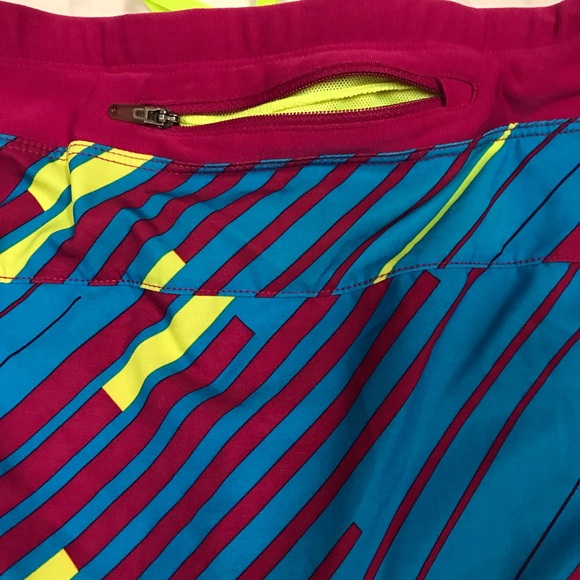 Nike Dri-Fit Colorful Running Skirt Skort, Side Slits W/ Mesh Size M, Zip Pocket - Picture 6 of 8